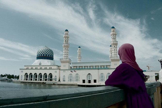 °17or19 Hrs Kuala Lumpur Van Tour from Singapore w' Tour Guide - Crossing the border and handling cash, documents, and tickets