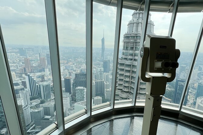 2-WAY FLIGHT: Private Kuala Lumpur guided day tour from Singapore - National Palace, Tugu Negara, and the National Mosque: The National Symbols Circuit