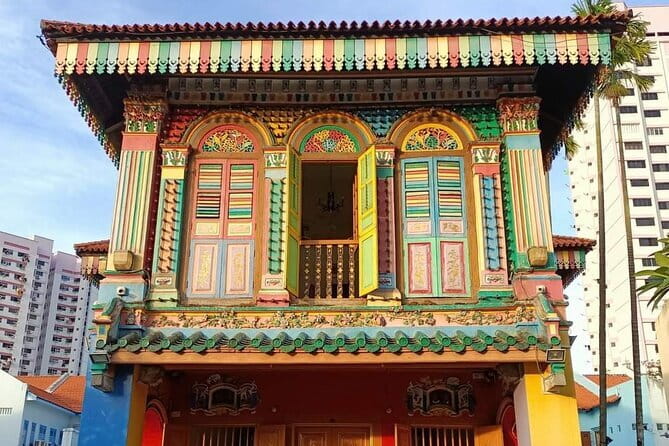 5 hours Little India, Kampong Glam, Chinatown with 9 Food Tasting - Little India start: Sri Veeramakaliamman Temple, Tekka Centre, and chai breaks