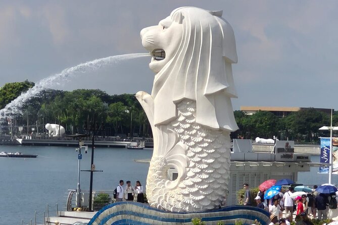 Airport to City and Food Private Tour for Layover and Transit - Merlion Park: A Fast City Orientation by the Water