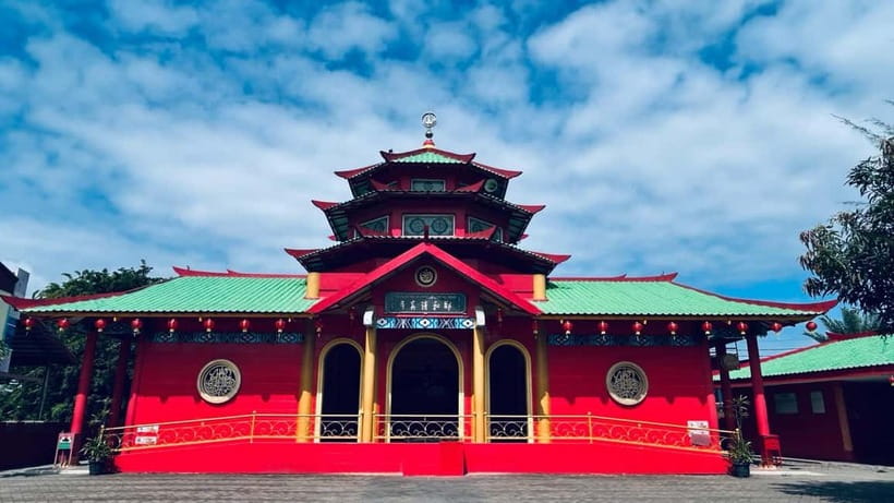 Batam Day Tour with Singapore ferry ticket, massage & lunch - Barelang Bridge and Masjid Raya Batam: Two Stops Built for Photos