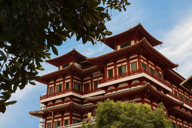 Chinatown Hidden Treasures Local Guided Walking Tour - Hidden Alleys and 3-D Murals by Yip Yew Chong