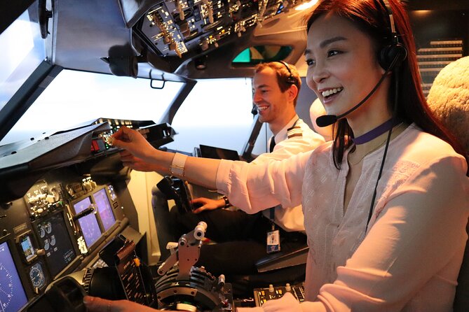 Flight Experience Singapore - Group setup: private activity plus extra observers