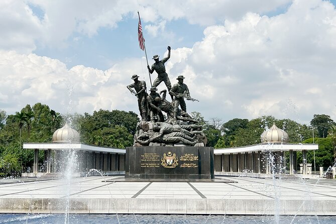 From Singapore: Private Kuala Lumpur / Malacca tour + SKY DINING - Thean Hou Temple and Putra Mosque: faith landmarks with photo-friendly stops