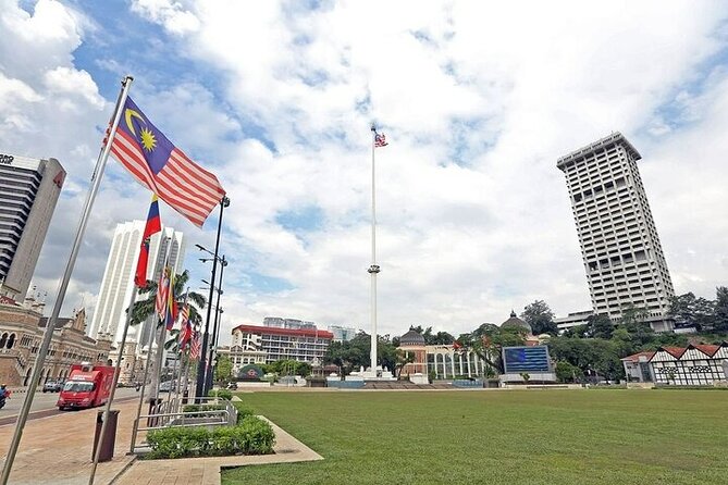 From Singapore: Private Kuala Lumpur / Malacca tour + SKY DINING - Prime Minister’s Office, Palace of Justice, and Istana Negara: government power from a tourist angle