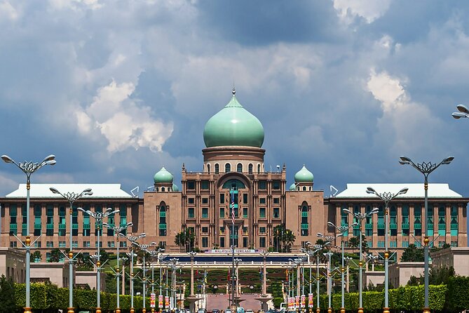 From Singapore: Private Kuala Lumpur / Malacca tour + SKY DINING - Petronas Twin Towers: day photos plus an optional night-view plan