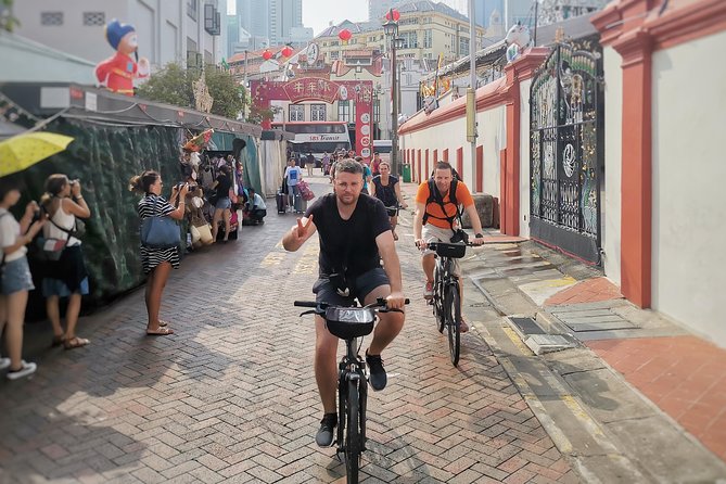 Historical Singapore Bike Tour on Full-Sized Bicycles - Haji Lane: The Shortcut to Color, Cafes, and Cool Photos