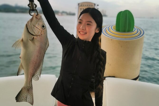Join-in Yacht Fishing at the Southern Islands of Singapore - What happens when you catch fish: bringing it home