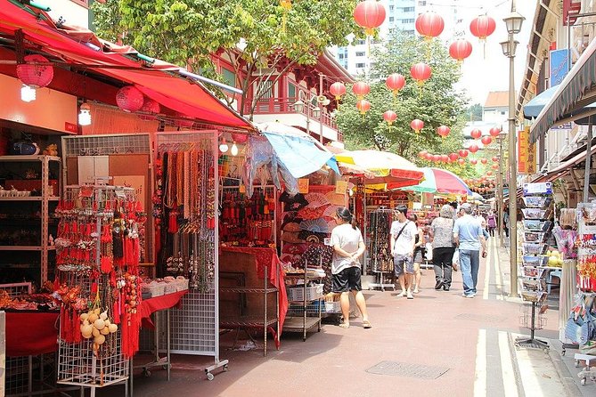 Kampong Glam, Little India & Chinatown with Local Street Food Tastings - Stop 2: Little India street scenes and hawker-center food