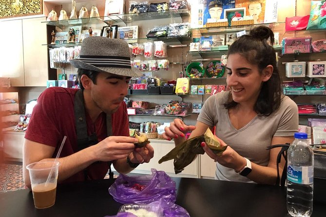 Katong Evening Food Tour - Small-Group Service and the Guides: What You’ll Notice Right Away