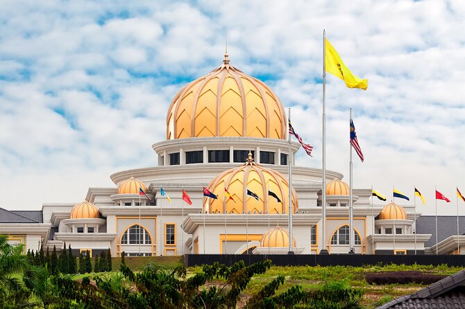 Kuala Lumpur and Malacca: Private Historical Tour from Singapore - Dataran Merdeka and Sultan Abdul Samad: Moorish details in plain sight
