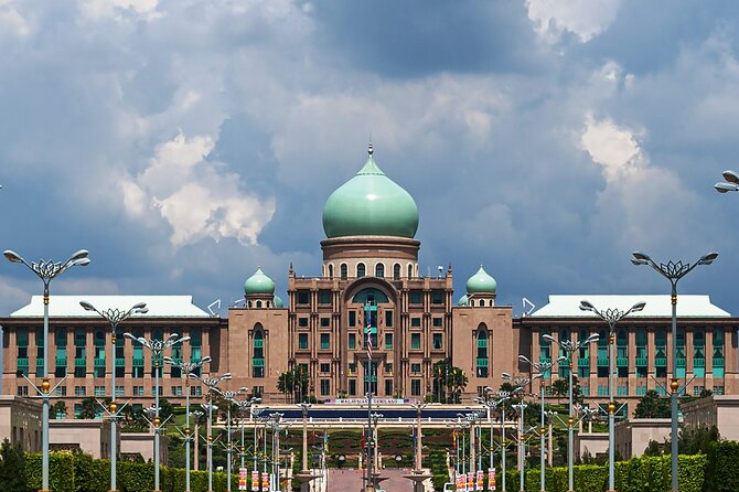 LUXURY Private day tour: Kuala Lumpur & Malacca from Singapore by licensed guide - Malacca’s UNESCO old town: river cruise, forts, and colonial squares