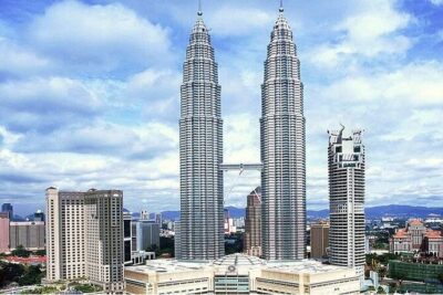 LUXURY VIP bus: Kuala Lumpur (KL) guided day tour from Singapore - Crossing the Singapore–Malaysia border without the stress