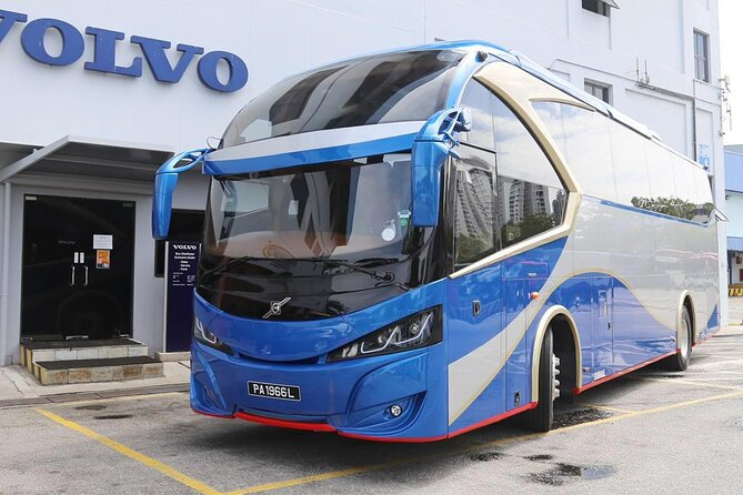 LUXURY VIP bus: Kuala Lumpur (KL) guided day tour from Singapore - The KL landmark circuit: temples, monuments, and Merdeka Square views