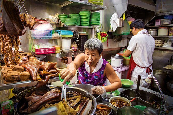 Nostalgic Chinatown of Singapore - Buddha Tooth Relic Temple: the street stories behind the sights