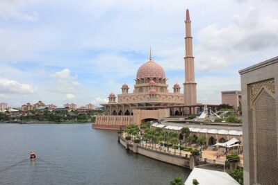 Now Everyone Can Visit KL 16hrs Private Tour from Singapore - Border logistics: vehicle changes at Johor Bahru