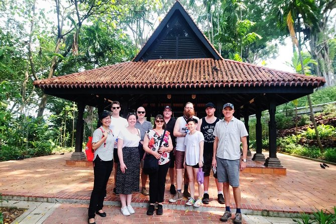 Of Graves, Guns & Battles™: A Tour of Fort Canning Hill - Meeting at Fort Canning Centre: how to start smoothly