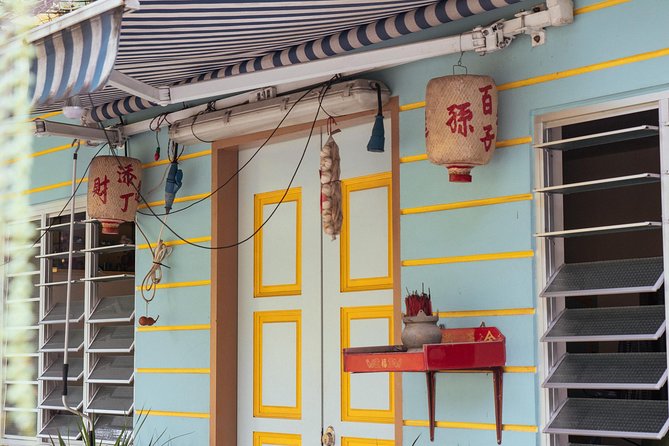 Off the Beaten Track in Singapore: Private City Tour - Walking pace, heat, and what to bring