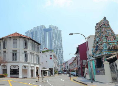 Personalised 3in1 Food Tour: 3 Cultural Trails of Singapore - Meeting point at Little India MRT Exit C: start strong, avoid eating early