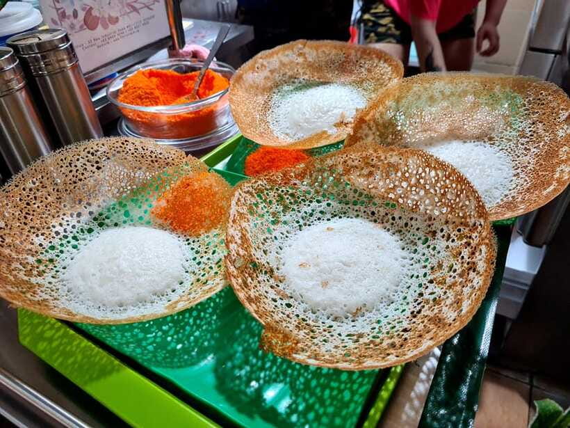 Personalised 3in1 Food Tour: 3 Cultural Trails of Singapore - Kampong Glam: Haji Lane murals to Sultan Mosque scale and details