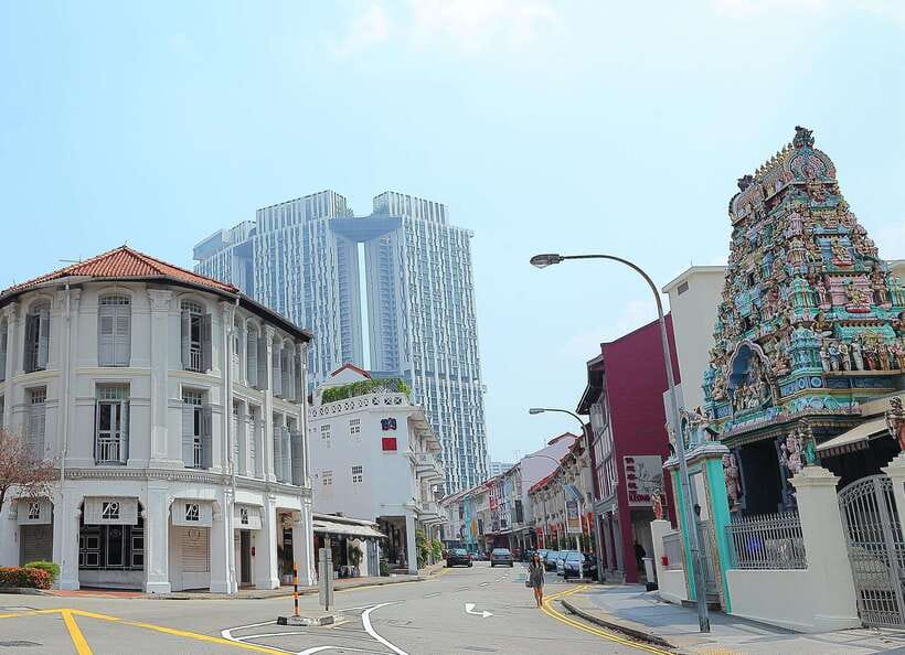 Personalised 3in1 Food Tour: 3 Cultural Trails of Singapore - Meeting point at Little India MRT Exit C: start strong, avoid eating early