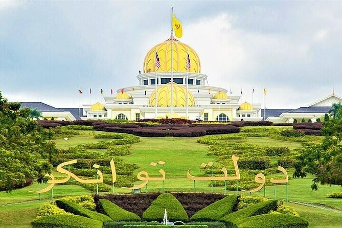Private 2-day tour: Thailand, Malaysia & Indonesia (3 countries) from Singapore - Day 2 in Thailand’s Betong: tunnels, a 1000-year tree, and big misty views