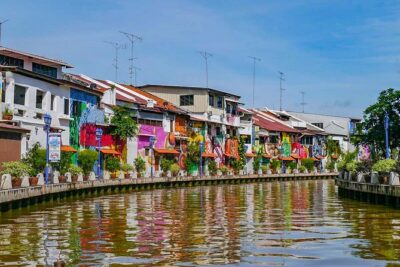 Private Full Day Malacca Tour from Singapore - Leaving Singapore smoothly: 7am pickup, meeting the guide, and border tips