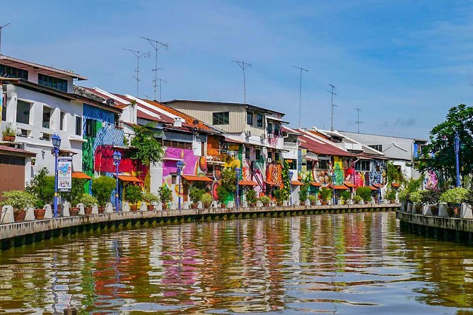 Private Full Day Malacca Tour from Singapore - Leaving Singapore smoothly: 7am pickup, meeting the guide, and border tips