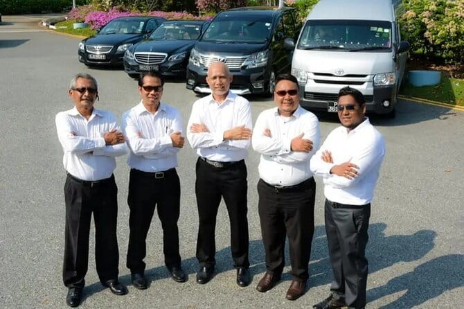 Private Limousine Service in Singapore - The Chauffeur Experience: Comfort, Patience, and City Sense