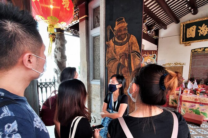 Private Singapore Walking Tour: City Highlights & Hidden Gems - Maxwell Food Centre: the perfect break (and a taste you’ll remember)