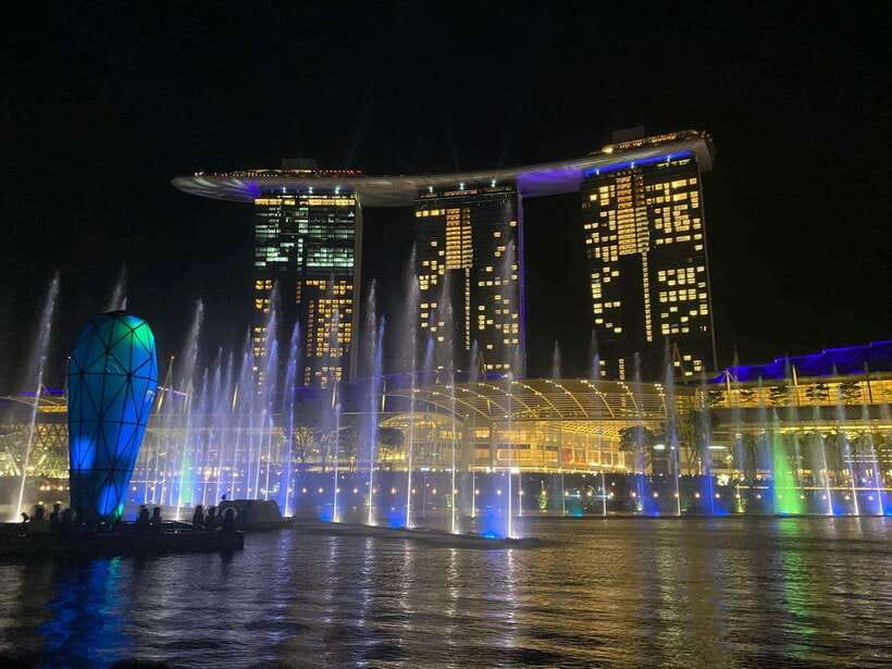 Private Tour sightseeing Marina Bay Sands+River Cruise(Max6) - A Six-Person Night Walk Through Singapore’s Modern Core