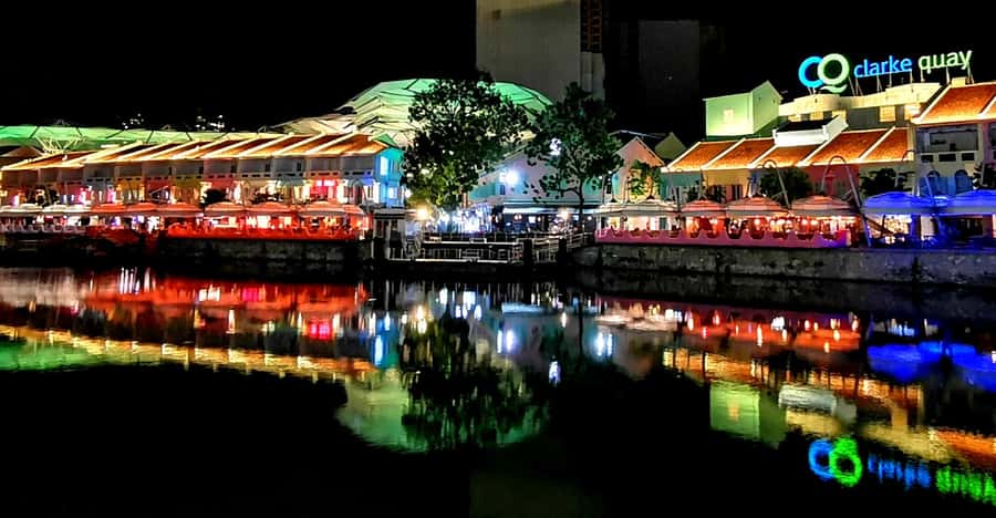 Secrets of Singapore Kick Scooter Tour with Dinner - Memorials and Icons: Civilian War Memorial and Raffles Hotel
