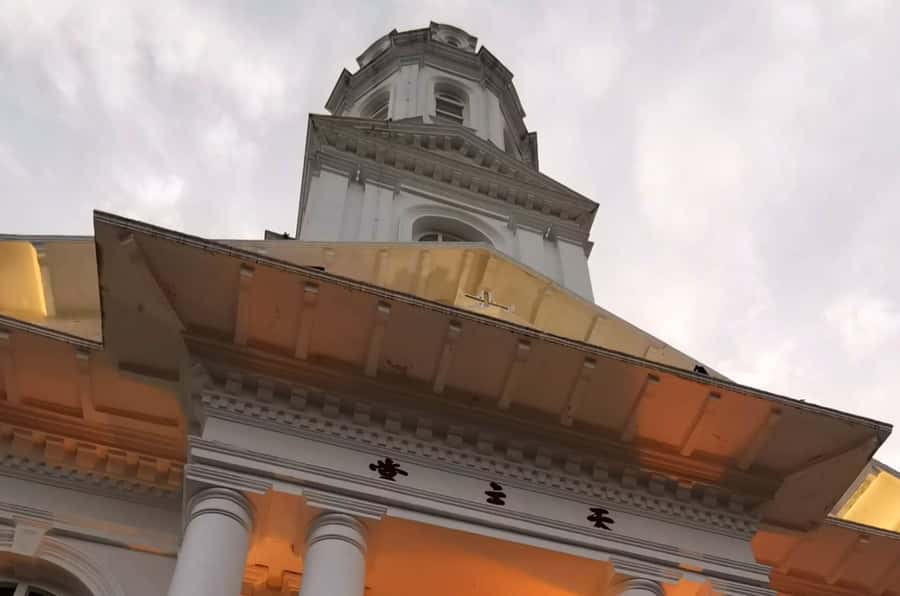 Secrets of Singapore Kick Scooter Tour with Dinner - Temples and Churches: Sri Thendayuthapani Temple and Sacred Heart Along the Way