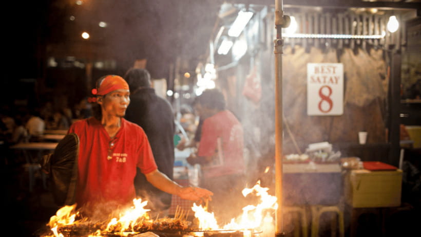 Signature Night Tour: Walk Through Marina with Food Tastings - Merlion Park and Marina Bay Sands Water Lights: Timing Matters