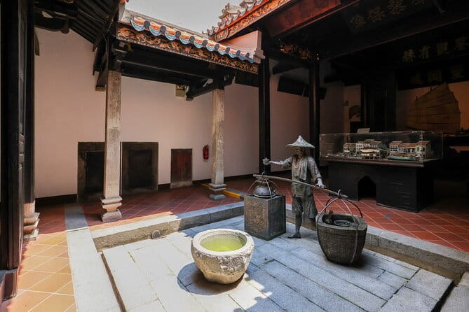 Signature Urban Night Tour: Sunset Street Food in Singapore - From Telok Ayer to Fuk Tak Chi Museum: a smart history warm-up