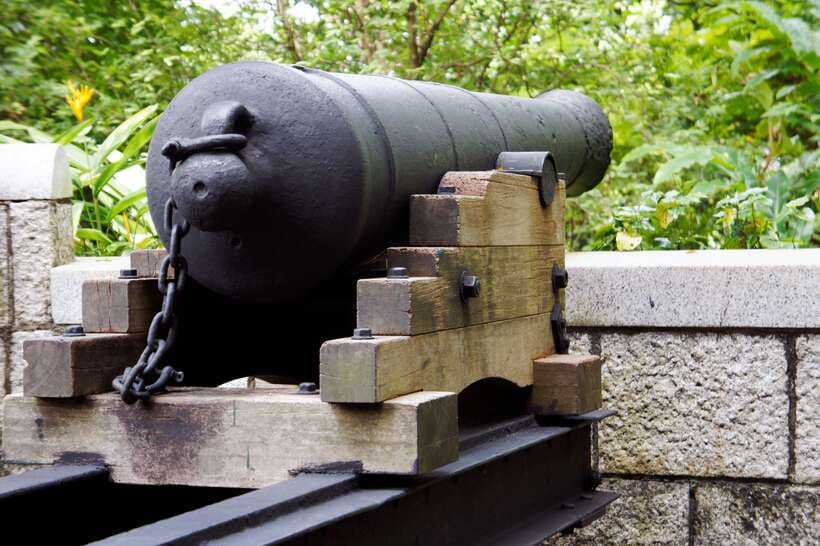 Singapore 2.5-Hour Walking Tour: Graves, Guns & Battles - Why Fort Canning Hill Is the perfect stage for Graves, Guns & Battles