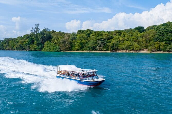 Singapore - Albatross Speedboat Adventures Cruising in Sentosa - S.E.A. Aquarium Start: Easy On, Easy Off