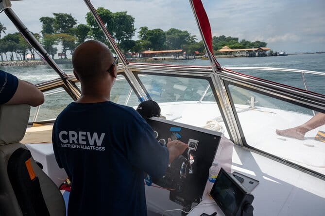Singapore - Albatross Speedboat Adventures Cruising in Sentosa - The Big Views: Southern Islands and the Sentosa Coastline
