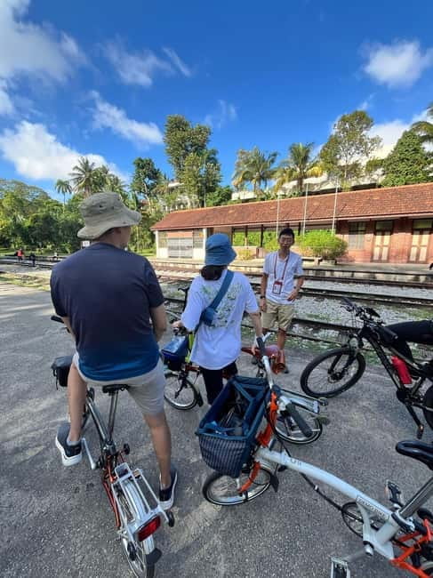 Singapore Brompton Bike Tour from Rail Corridor, with food! - The Route Feel: Slow Cycling, Pedestrian Paths, and No Main-Road Chaos