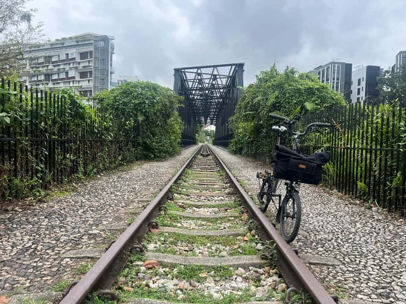 Singapore Brompton Bike Tour from Rail Corridor, with food! - Alexandra Canal Linear Park: A Smooth Stretch Between Landmarks