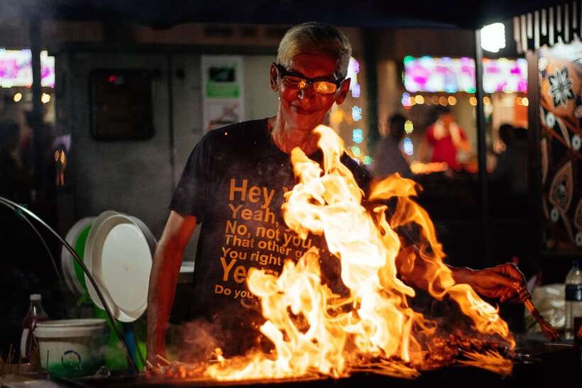 Singapore by Night 2.5-Hour Private Tour - Hawker Center Snack: The Best Kind of Warm-Up