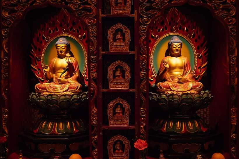 Singapore by Night 2.5-Hour Private Tour - Chinatown’s Buddhist Temple Moment: Quick, Meaningful Context