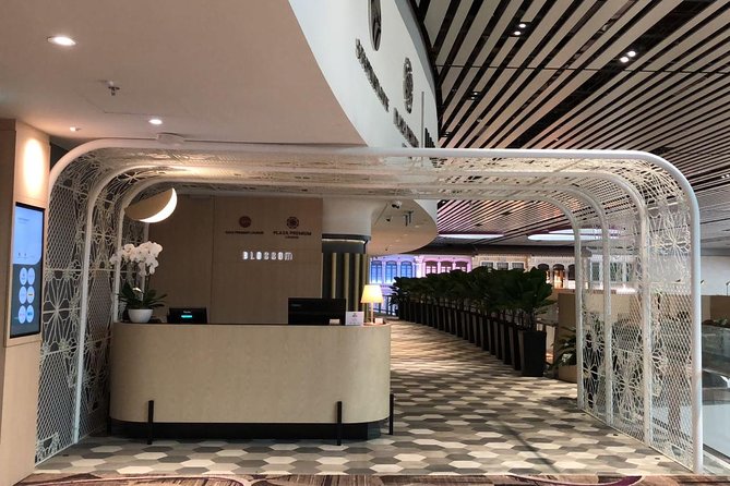 Singapore Changi Airport BLOSSOM - SATS & Plaza Premium Lounge at Terminal 4 - Price and value: paying less than a hotel stop?