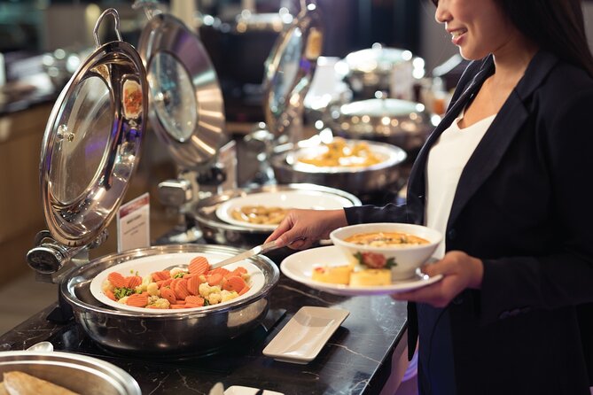 Singapore Changi Airport (SIN) T1/T2/T3/T4 VIP Lounge Access - Food and drinks: buffet comfort, with a few real-world limits