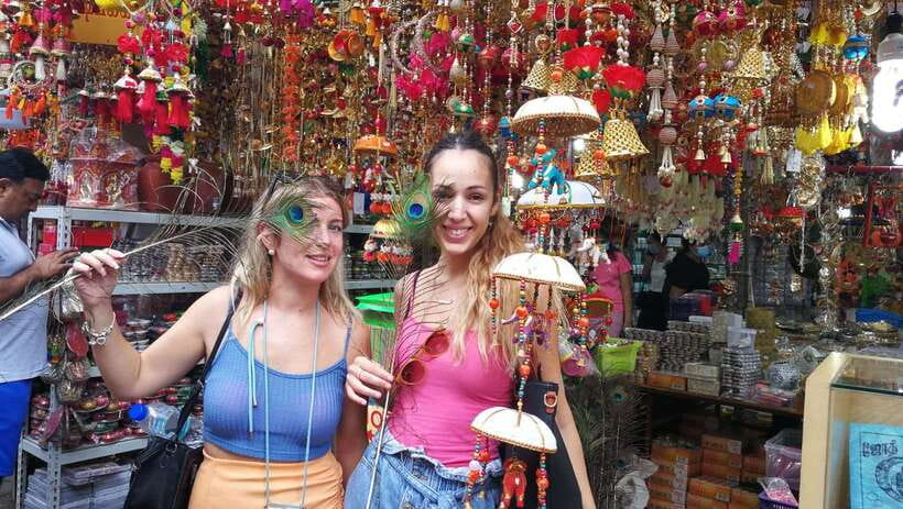 Singapore: Chinatown and Little India Guided Walking Tour - A three-neighborhood tour that helps you read Singapore fast