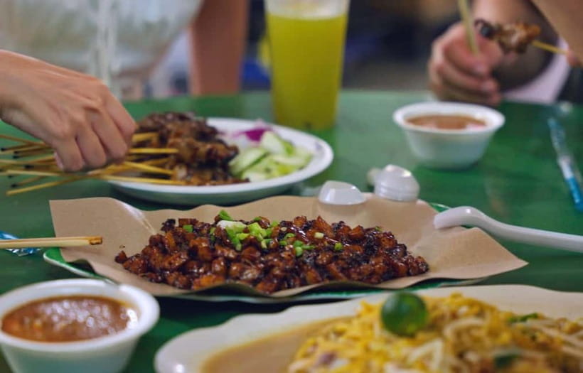 Singapore: Chinatown Food Tour with 6 Tastings - How the WhatsApp treasure hunt works in Chinatown