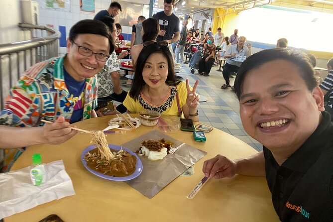 Singapore: Chinatown Hawker Food Tasting Tour - Your morning start at Chinatown Visitor Centre (and what to do first)