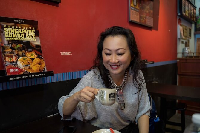 Singapore: Chinatown Hawker Market Food Tour with 7 Food Tastings - Temples built for centuries: the faith side of food