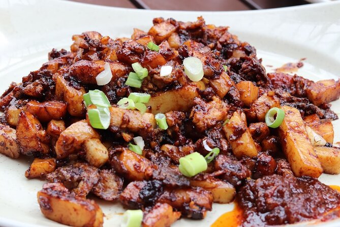 Singapore: Chinatown Hawker Market Food Tour with 7 Food Tastings - Marina Bay’s Red Dot Design Museum detour: practical and surprising