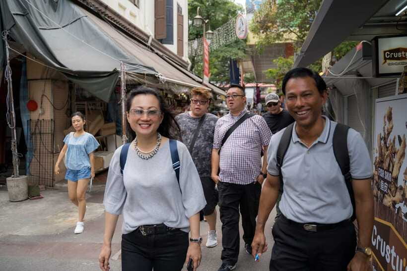 Singapore: Chinatown Hawkers Food Tour with 7 Food Tastings - Your 7 Tastings: The Full Menu You Can Expect